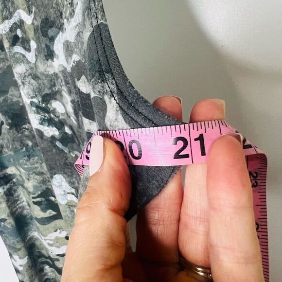 Onzie Flow Camouflage Green Gray Tank Top Open Back - Picture 2 of 8